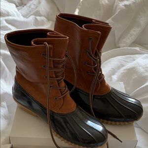 Duck boots worn once. Size 7.5. Like-new condition